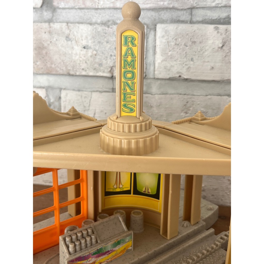 2008 Fisher-Price GeoTrax Disney‎ Pixar Cars Ramone's Body Art Playset - Picture 3 of 7